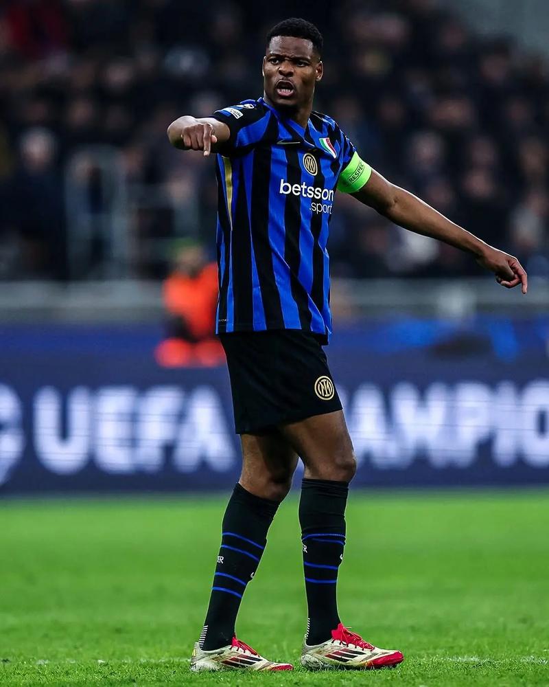 德甲战报：舍尔汉特制胜，佩奇诺维奇戴帽，弗赖堡4-3沃尔夫斯堡（德甲快讯：舍尔汉特献绝杀，佩奇诺维奇上演帽子戏法，弗赖堡4比3击退沃尔夫斯堡）