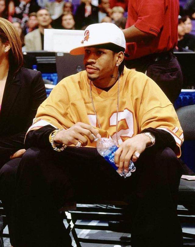 穆帅：今天胜利的功劳属于球员们，要说谁比谁更好是不公平的（穆帅：胜利属于球员，讨论谁更出色不公平）