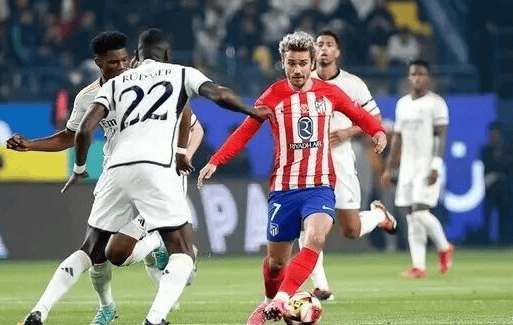 法尔克：格纳布里想留队，但拜仁不想再为他支付高薪